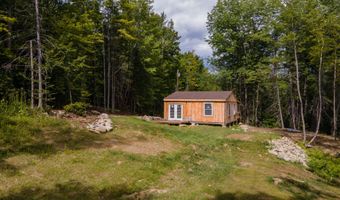 8 Magnolia Ln, Starks, ME 04911