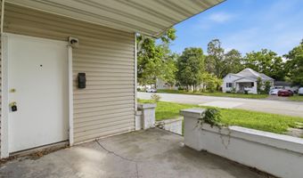 114 E College St, Aurora, MO 65605