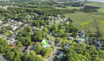 76 9th St, Belford, NJ 07718