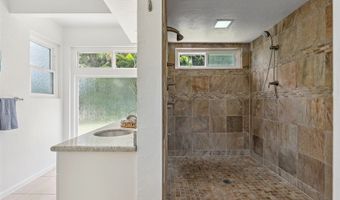 928 Hokulani St, Honolulu, HI 96825