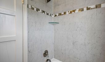5812 N KINGS Hwy, Alexandria, VA 22303