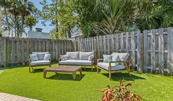 310 MAGNOLIA St, Atlantic Beach, FL 32233