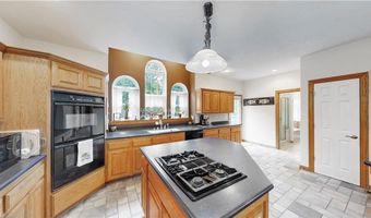 2 Ewes Ln, Bella Vista, AR 72715