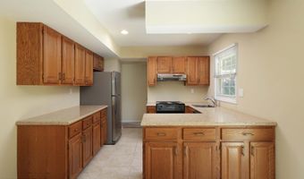 30 Oxford Ln, Aberdeen, NJ 07747