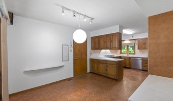 16 Meadowbrook Country Club Est, Ballwin, MO 63011