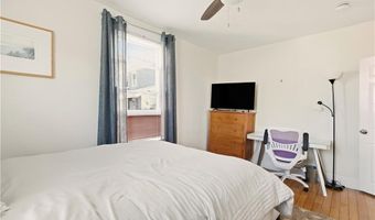 13 Holland St 1, Newport, RI 02840