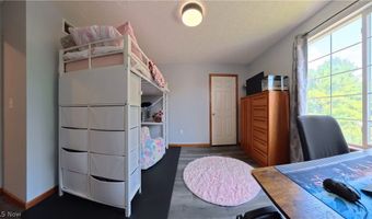 1271 Oxford Cir, Akron, OH 44312