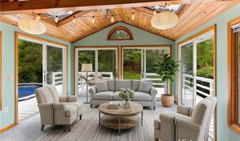 352 Lafayette Rd, North Kingstown, RI 02852