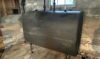 208 7th St, Bangor, ME 04401