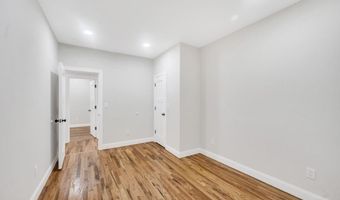 17 Banbury Ct, Amityville, NY 11701