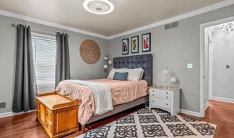 11806 E Arbor Dr, Anchorage, KY 40223