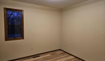 806 E Springfield St, Aurora, MO 65605