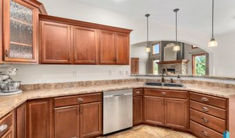 907 St Andrews Dr, Beresford, SD 57004