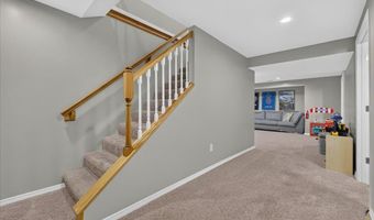 918 Claybend Dr, Ballwin, MO 63011