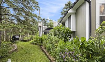 2512 Jade Ct, Ann Arbor, MI 48103