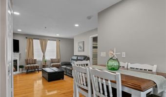 231 Maple Ave 203, Newport, RI 02840
