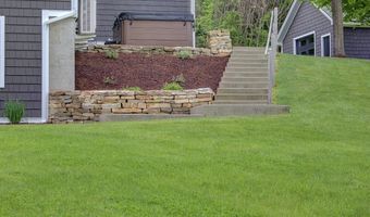 105 Brook Dr, Burlington, VT 05408