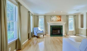 8 Pilgrim Rd, Ashland, MA 01721