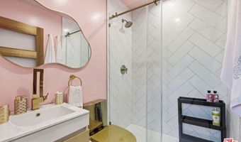 17660 Martha St, Encino, CA 91316