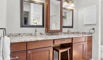 106 Hollyleaf Dr, Ballwin, MO 63021