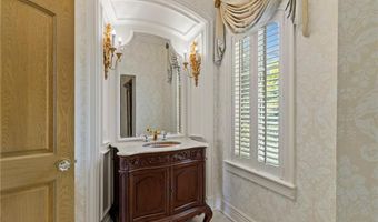 5 Decatur Ave, Jamestown, RI 02835