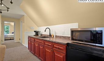 140 Library Ln, Banner Elk, NC 28604