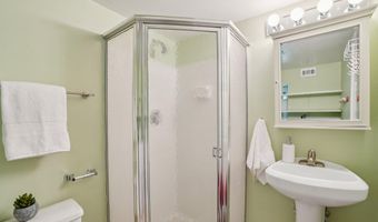 4819 28TH St S B, Arlington, VA 22206
