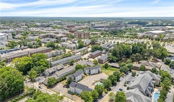 557 W GLENN Ave B-301, Auburn, AL 36830