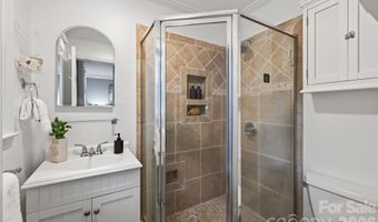 1911 Club Rd, Charlotte, NC 28205
