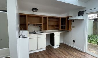 95 12TH St, Bandon, OR 97411