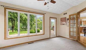 W2880 OAKRIDGE Drive, Appleton, WI 54915