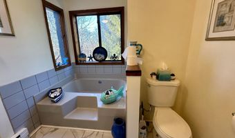 182 Claremont Dr, Albrightsville, PA 18210