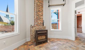 206 Main St, Bay St. Louis, MS 39520