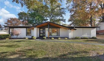 827 Woodruff Dr, Ballwin, MO 63011