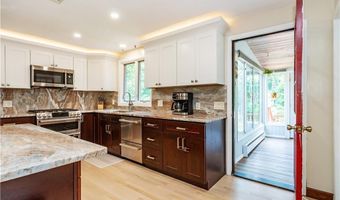 41 Mount View Ave, North Kingstown, RI 02852