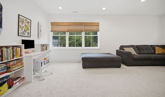 43 Oak Ridge Dr, Avon, CT 06001
