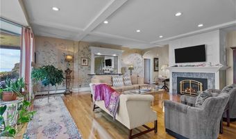 33 Courageous Cir, Bristol, RI 02809