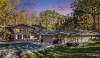 7160 River Valley Dr SE, Alto, MI 49302