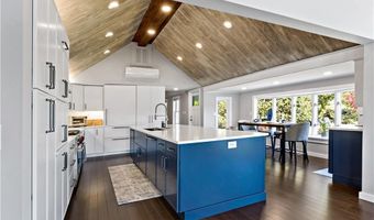 166 New Meadow Rd, Barrington, RI 02806