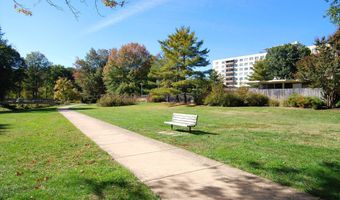 6631 WAKEFIELD Dr 319, Alexandria, VA 22307