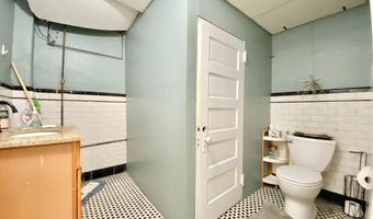 8 COMMONWEALTH Ave, Claymont, DE 19703