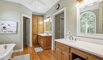 355 Smoke Rise Dr, Baldwin, GA 30511