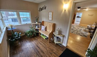 813 W 4th St, Bicknell, IN 47512