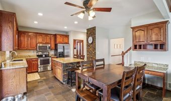 946 11th Ave SE, Altoona, IA 50009