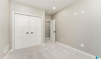 405 N Sunshine Ave, Brandon, SD 57005