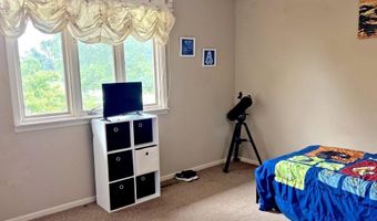 408 Duryea Dr, Auburn, IN 46706