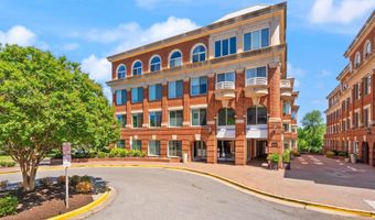 625 SLATERS Ln 401, Alexandria, VA 22314