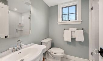 30 Walcott Ave, Jamestown, RI 02835