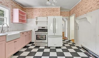 13 Hoyt Rd, Bethel, CT 06801