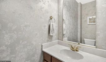 7504 WESTLAKE Ter 25, Bethesda, MD 20817